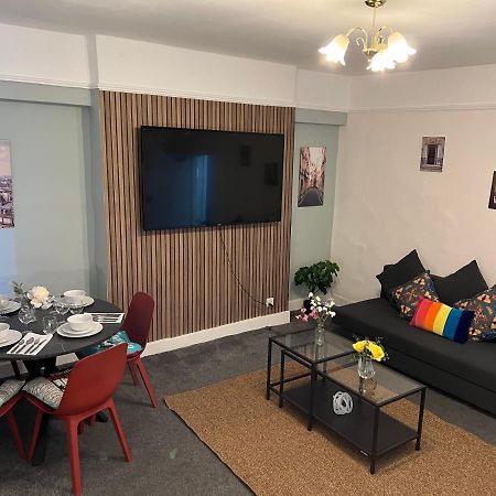 2-Bedroom&Living Room Budget Apartment in Central Londen Buitenkant foto