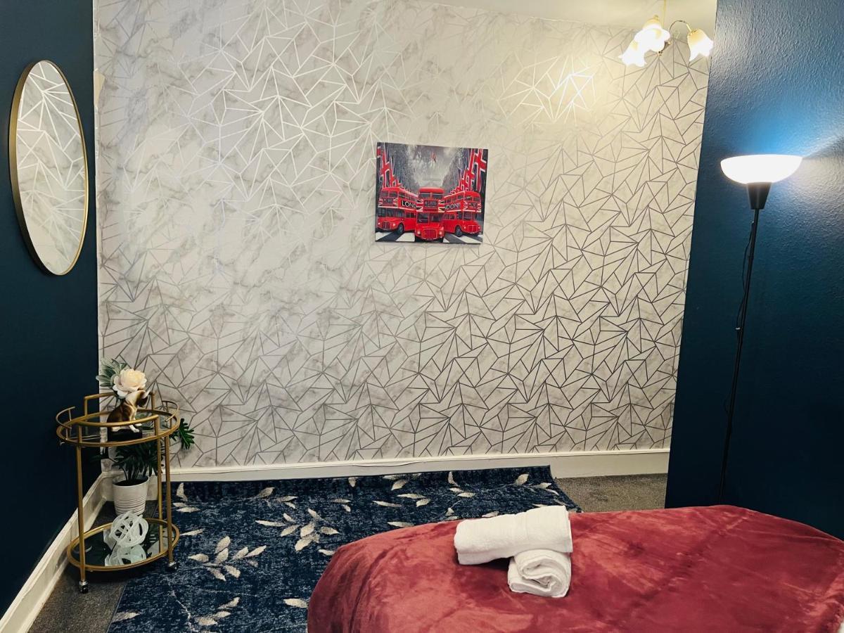 2-Bedroom&Living Room Budget Apartment in Central Londen Buitenkant foto