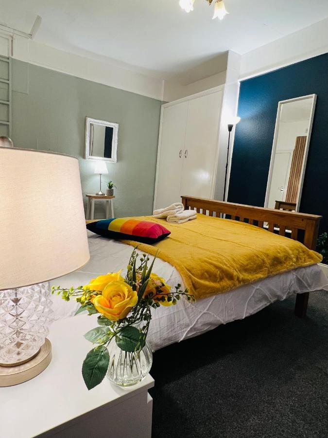 2-Bedroom&Living Room Budget Apartment in Central Londen Buitenkant foto