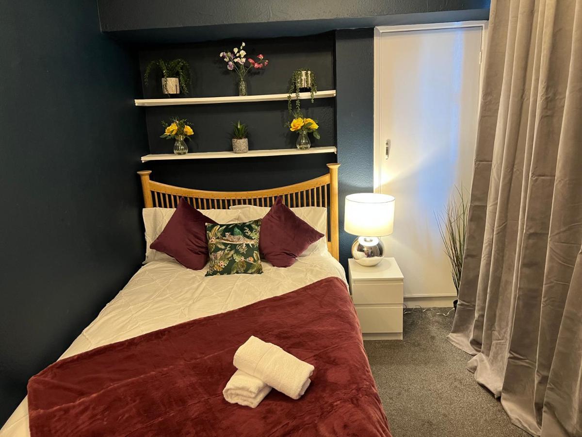 2-Bedroom&Living Room Budget Apartment in Central Londen Buitenkant foto