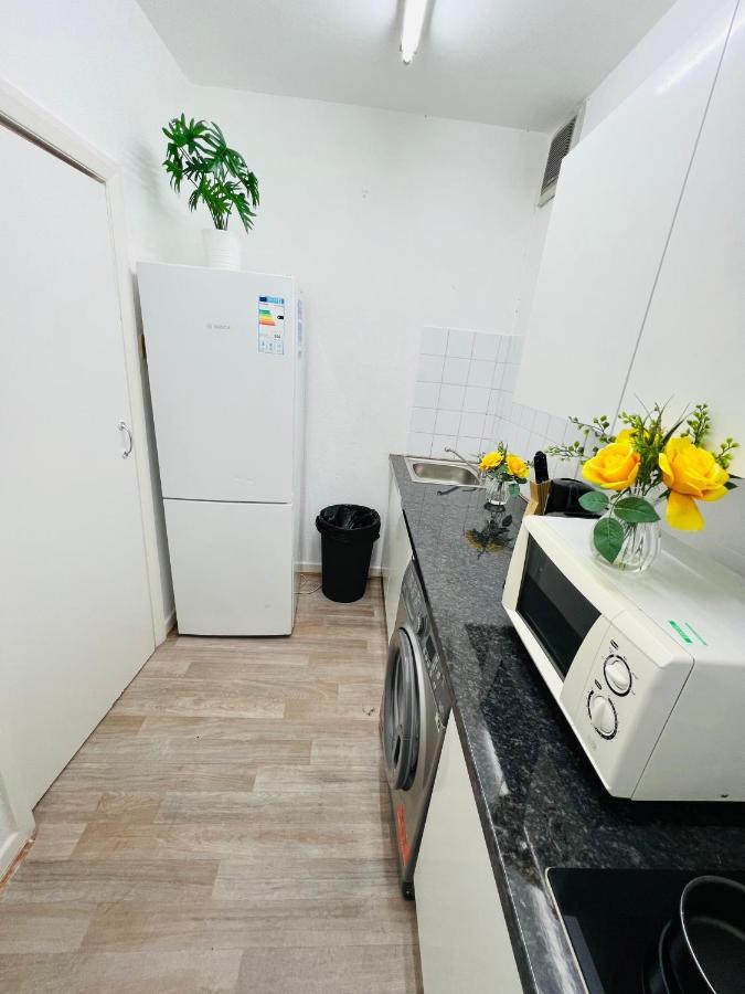 2-Bedroom&Living Room Budget Apartment in Central Londen Buitenkant foto