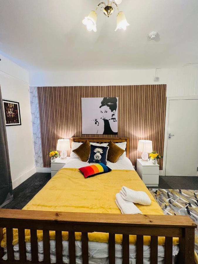 2-Bedroom&Living Room Budget Apartment in Central Londen Buitenkant foto
