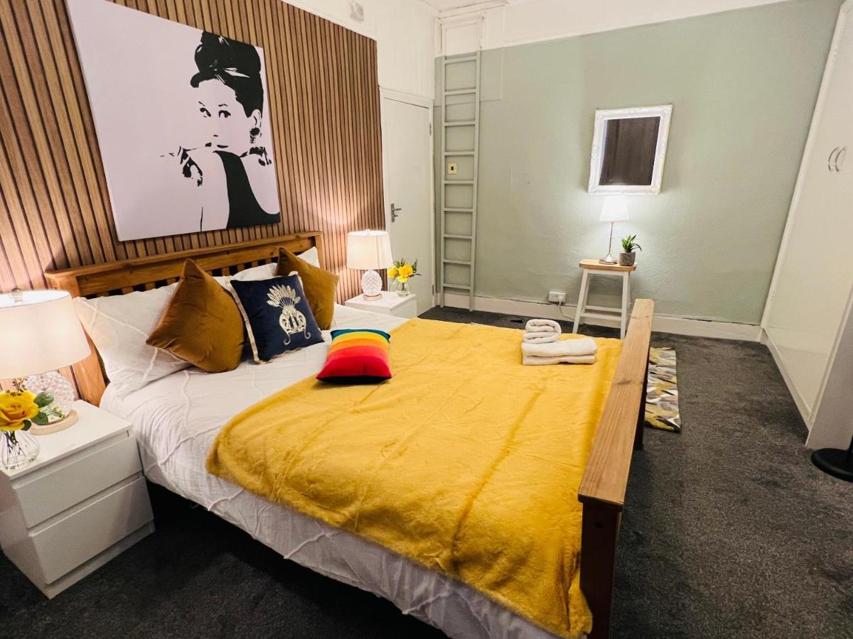 2-Bedroom&Living Room Budget Apartment in Central Londen Buitenkant foto