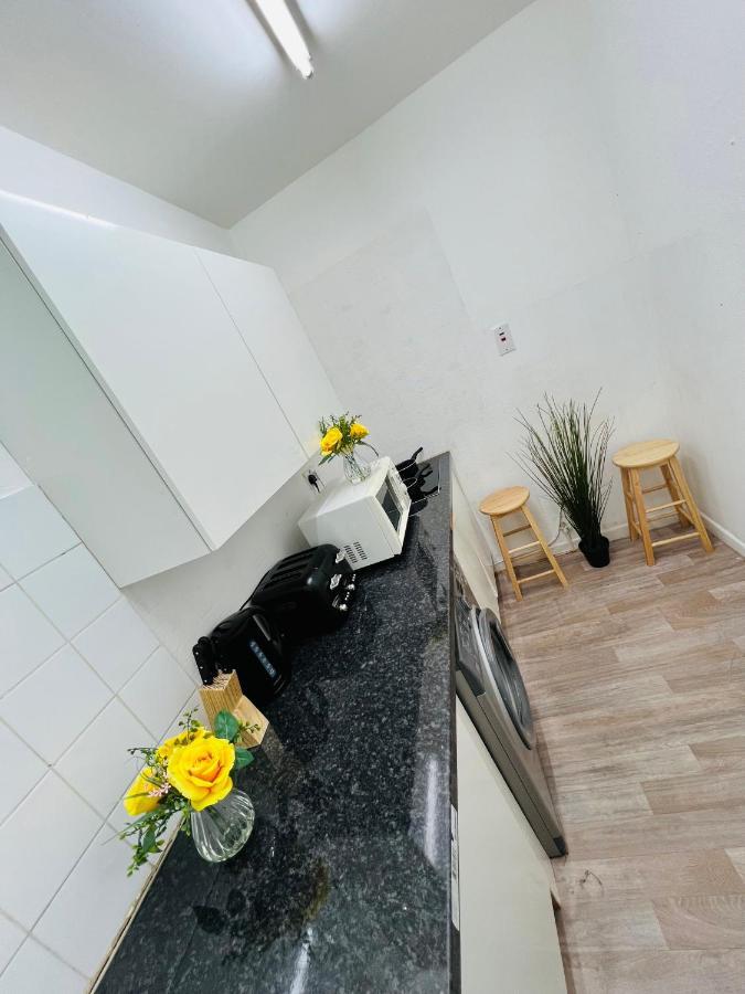2-Bedroom&Living Room Budget Apartment in Central Londen Buitenkant foto