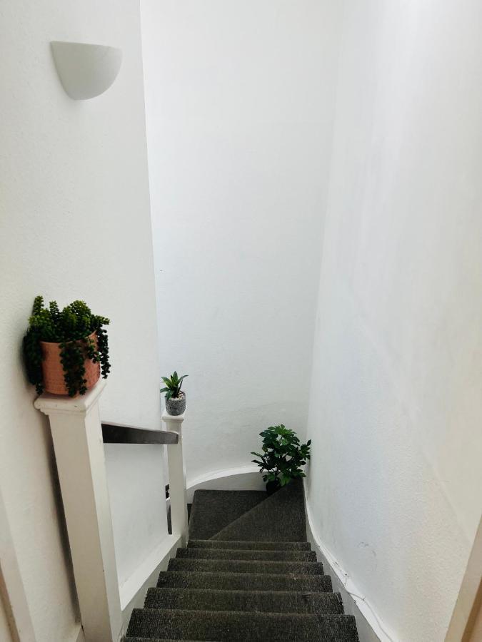 2-Bedroom&Living Room Budget Apartment in Central Londen Buitenkant foto