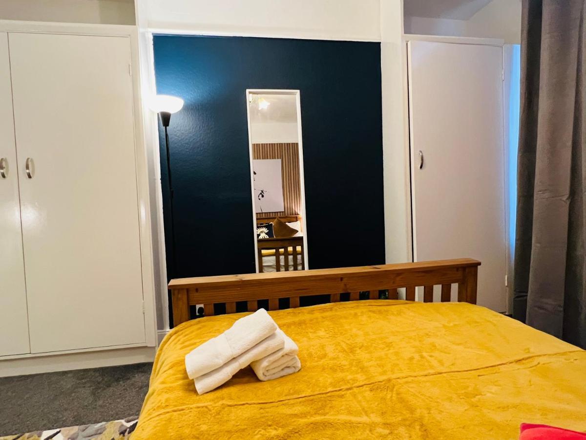 2-Bedroom&Living Room Budget Apartment in Central Londen Buitenkant foto