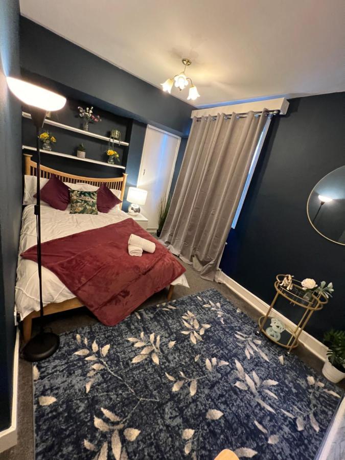 2-Bedroom&Living Room Budget Apartment in Central Londen Buitenkant foto