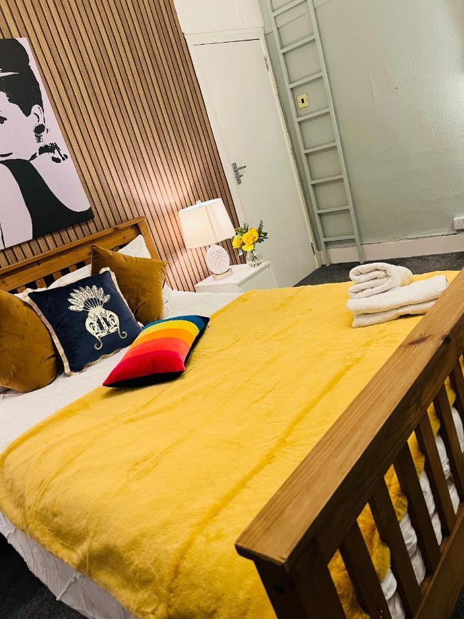 2-Bedroom&Living Room Budget Apartment in Central Londen Buitenkant foto