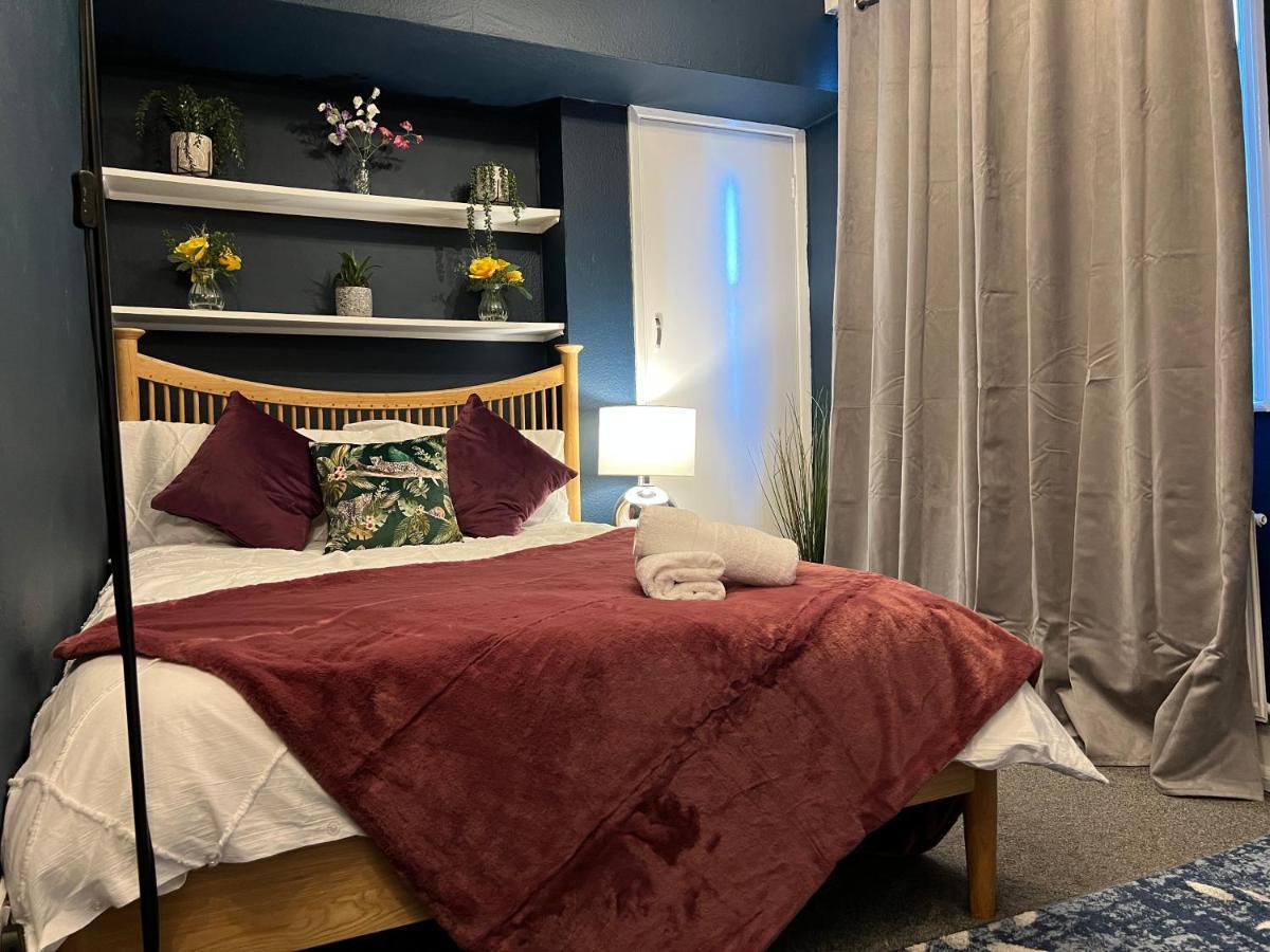 2-Bedroom&Living Room Budget Apartment in Central Londen Buitenkant foto